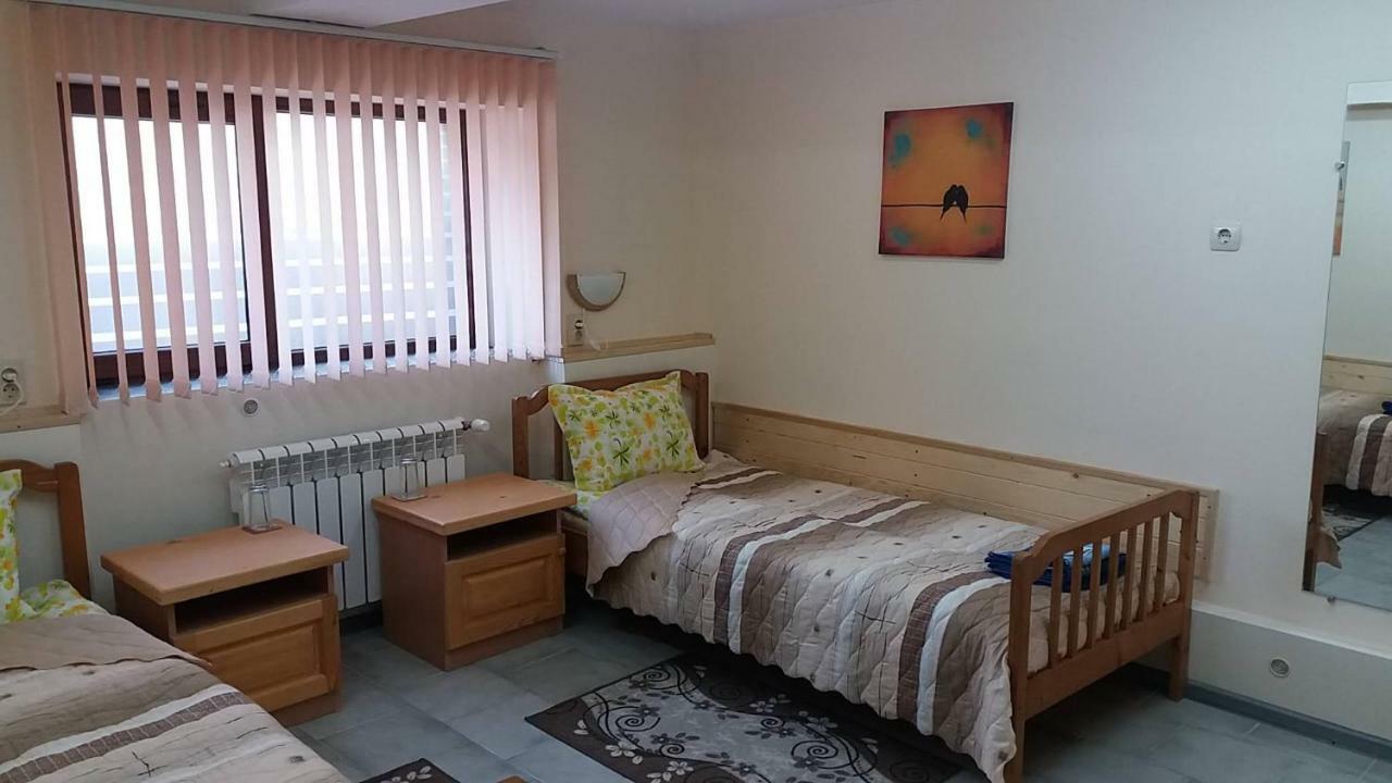 Нощувки Ботеви Sjoemen Buitenkant foto