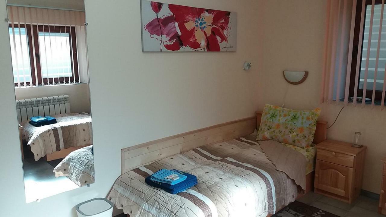 Нощувки Ботеви Sjoemen Buitenkant foto