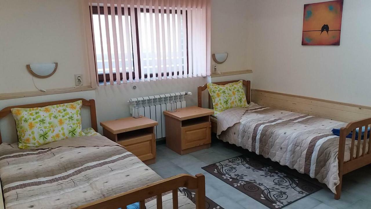 Нощувки Ботеви Sjoemen Buitenkant foto