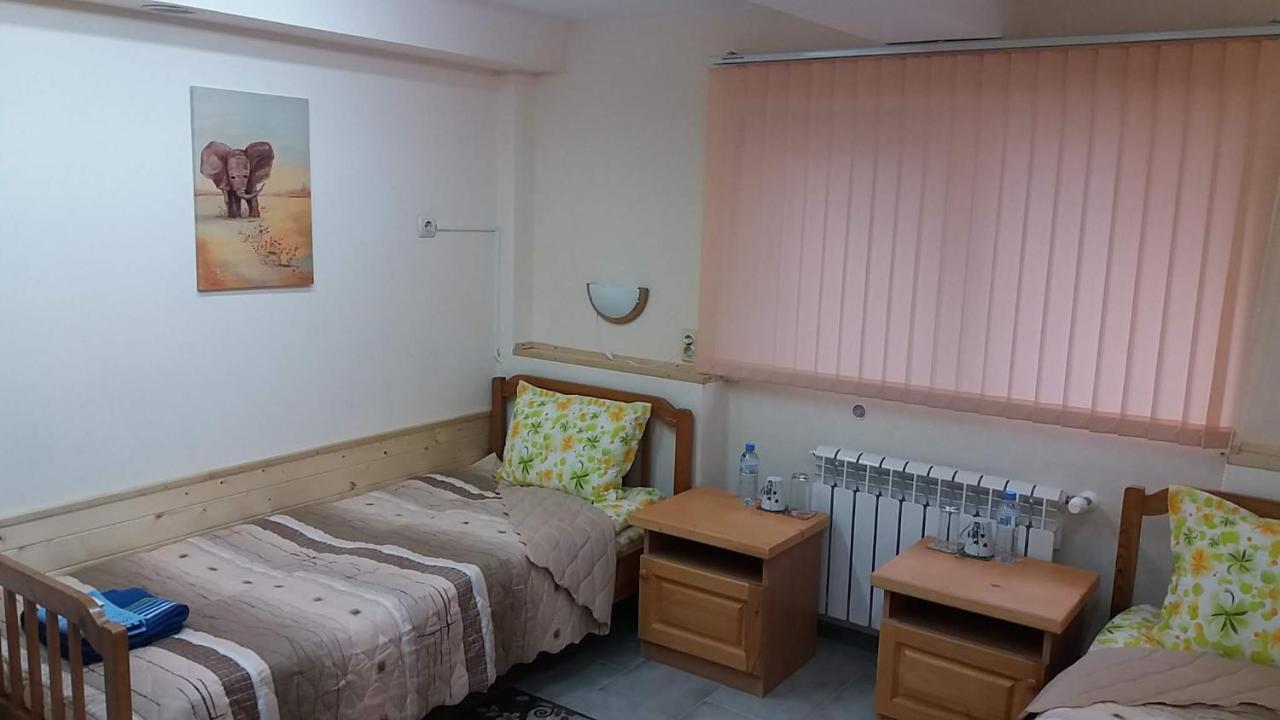 Нощувки Ботеви Sjoemen Buitenkant foto